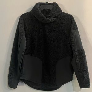 Nike Sherpa Therma Fleece Pullover Women’s Size:XS  Color: Black